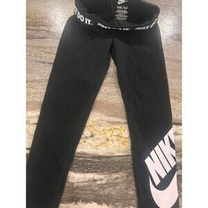 Nike Girls Black leggings with Logo on bottom leg- Size Kids Small-5/6
